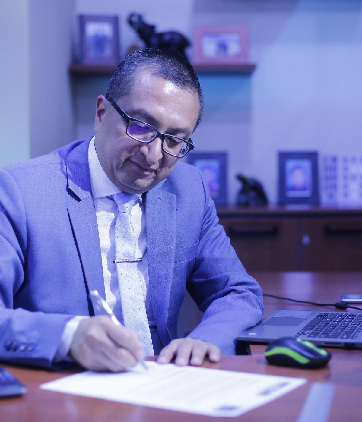 Jorge Loja en oficina corporativa